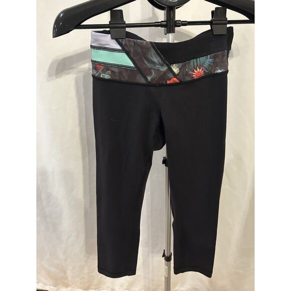 Lululemon Flower Waistband Cropped Leggings Women's size 4 - Picture 1 of 3